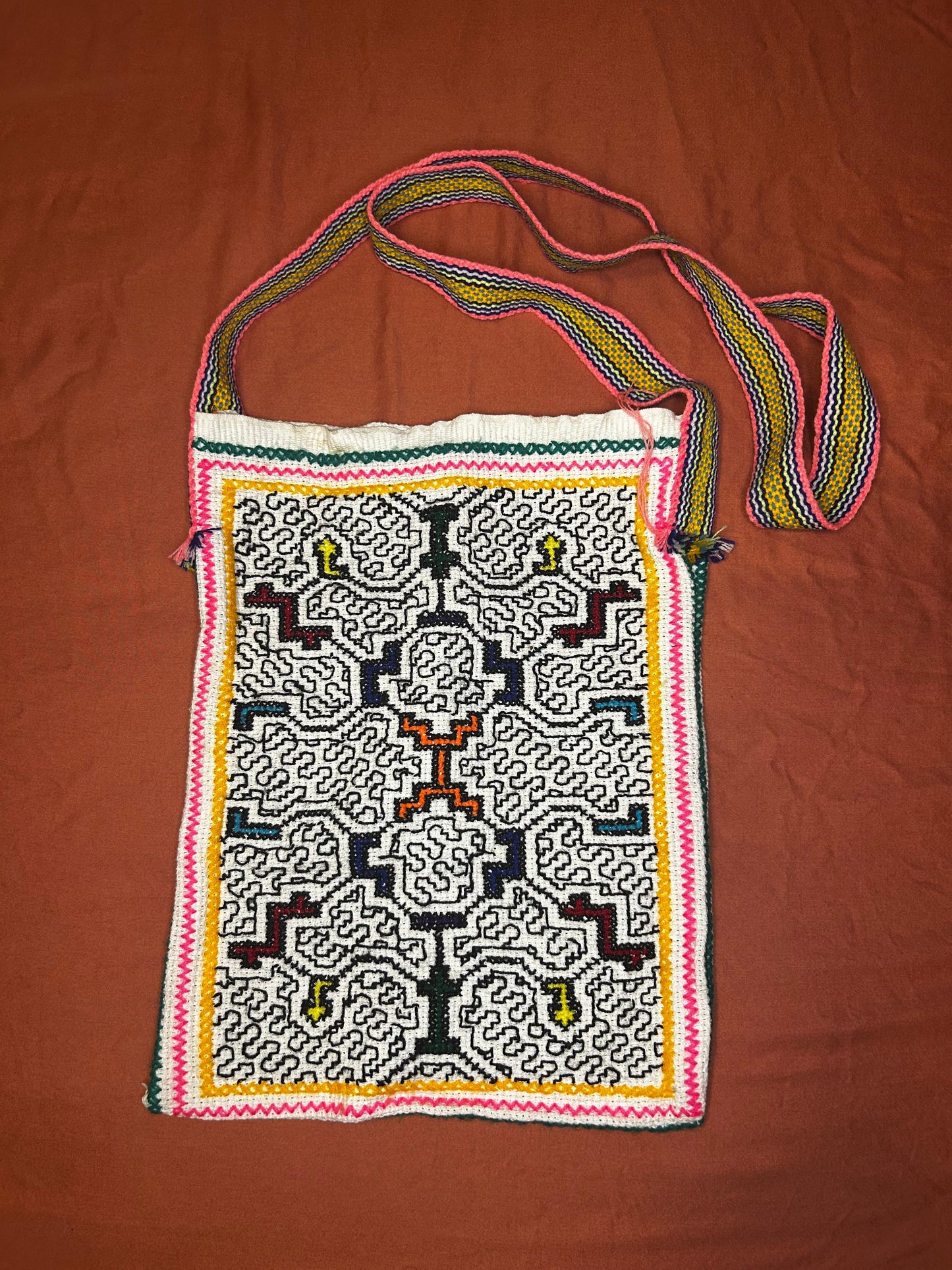 Authentic Shipibo Handwoven Ícaro Medicine Bag (White)