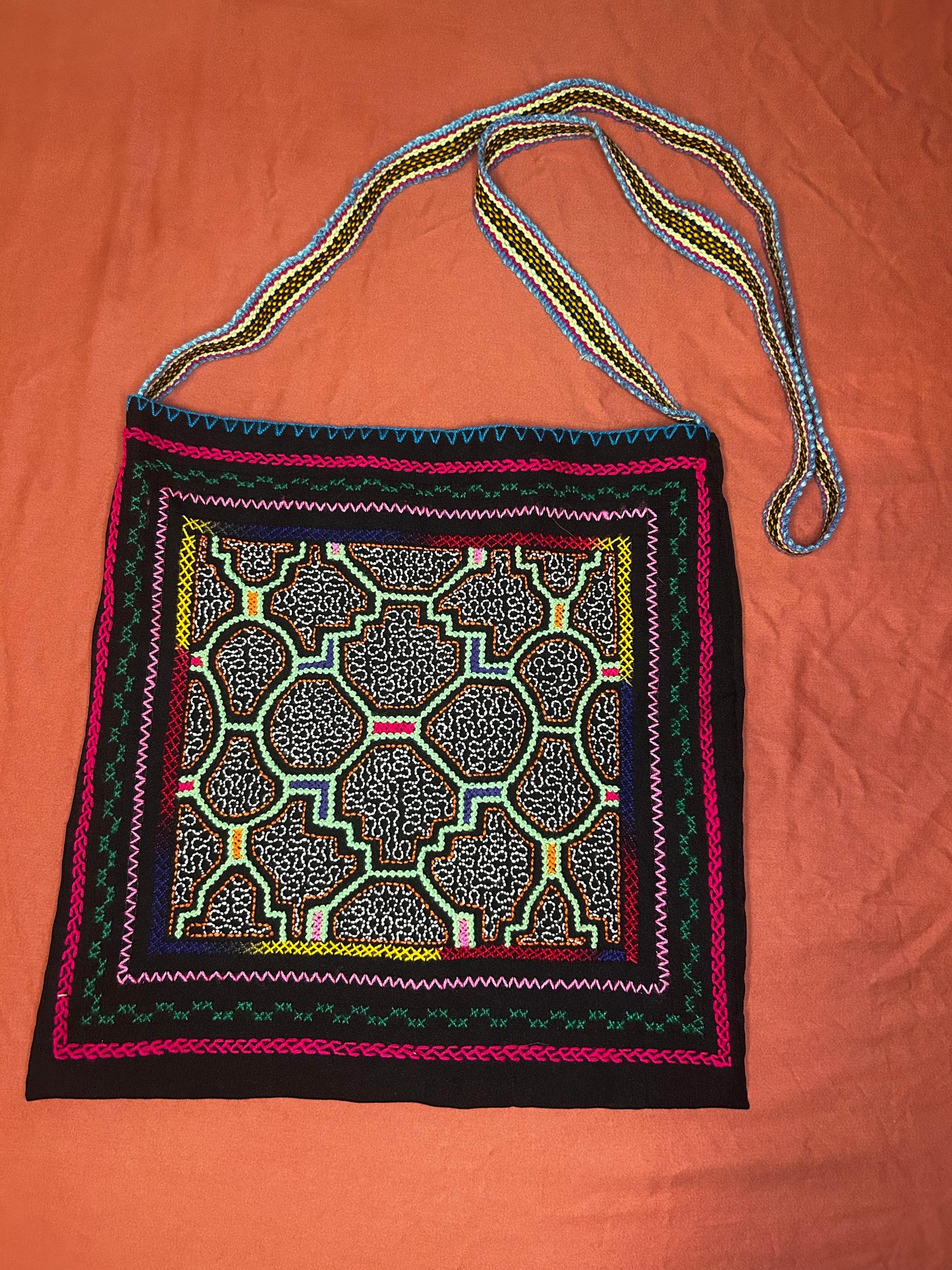 Authentic Shipibo Handwoven Ícaro Medicine Bag (Black)
