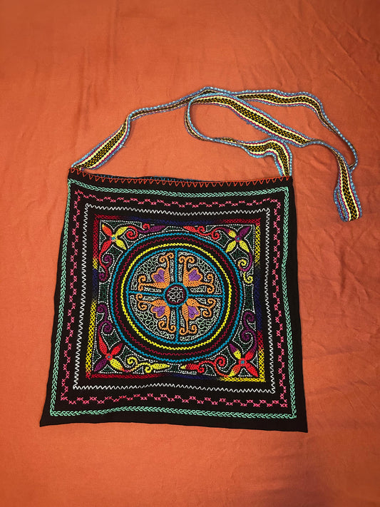 Authentic Shipibo Handwoven Ícaro Medicine Bag (Black)